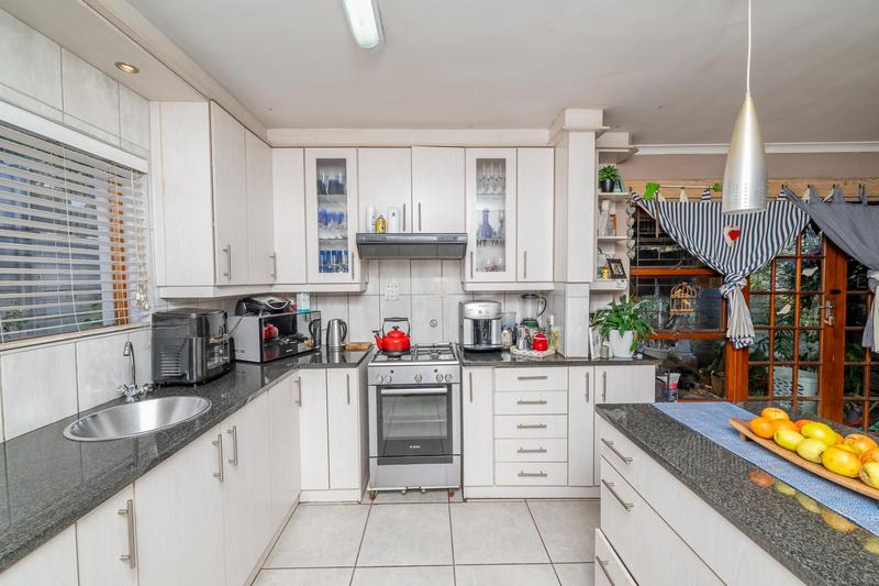 5 Bedroom Property for Sale in Morgenster Heights Western Cape